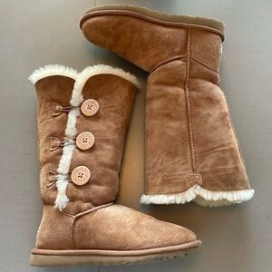 Ugg button boots. Women’s. Size 6. Used. Very good condition.